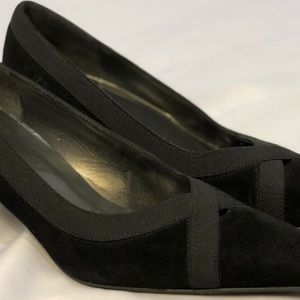 Stuart Weitzman black criss cross pumps 9M